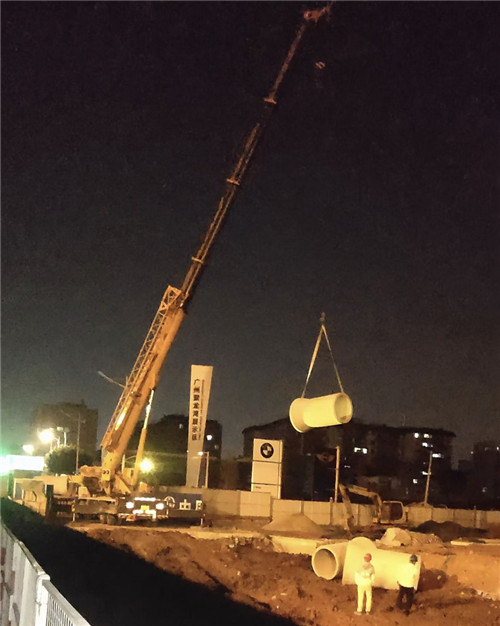 工农区“弯臂矫正”—— 吊车的 “形变补偿” 技术